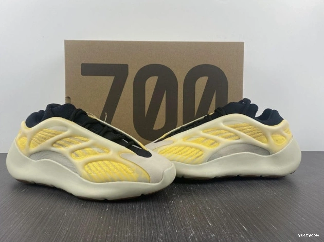 Adidas V3 HP5425 Mono 700 Yeezy Safflower 0729